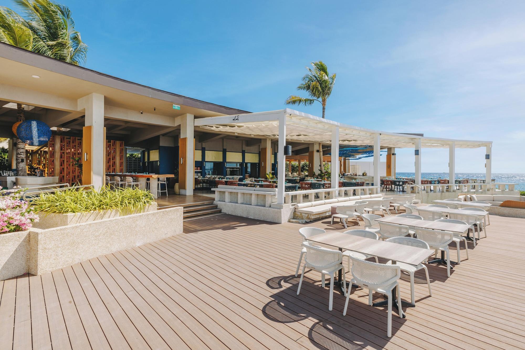 Restaurant Crimson Resort and Spa Mactan