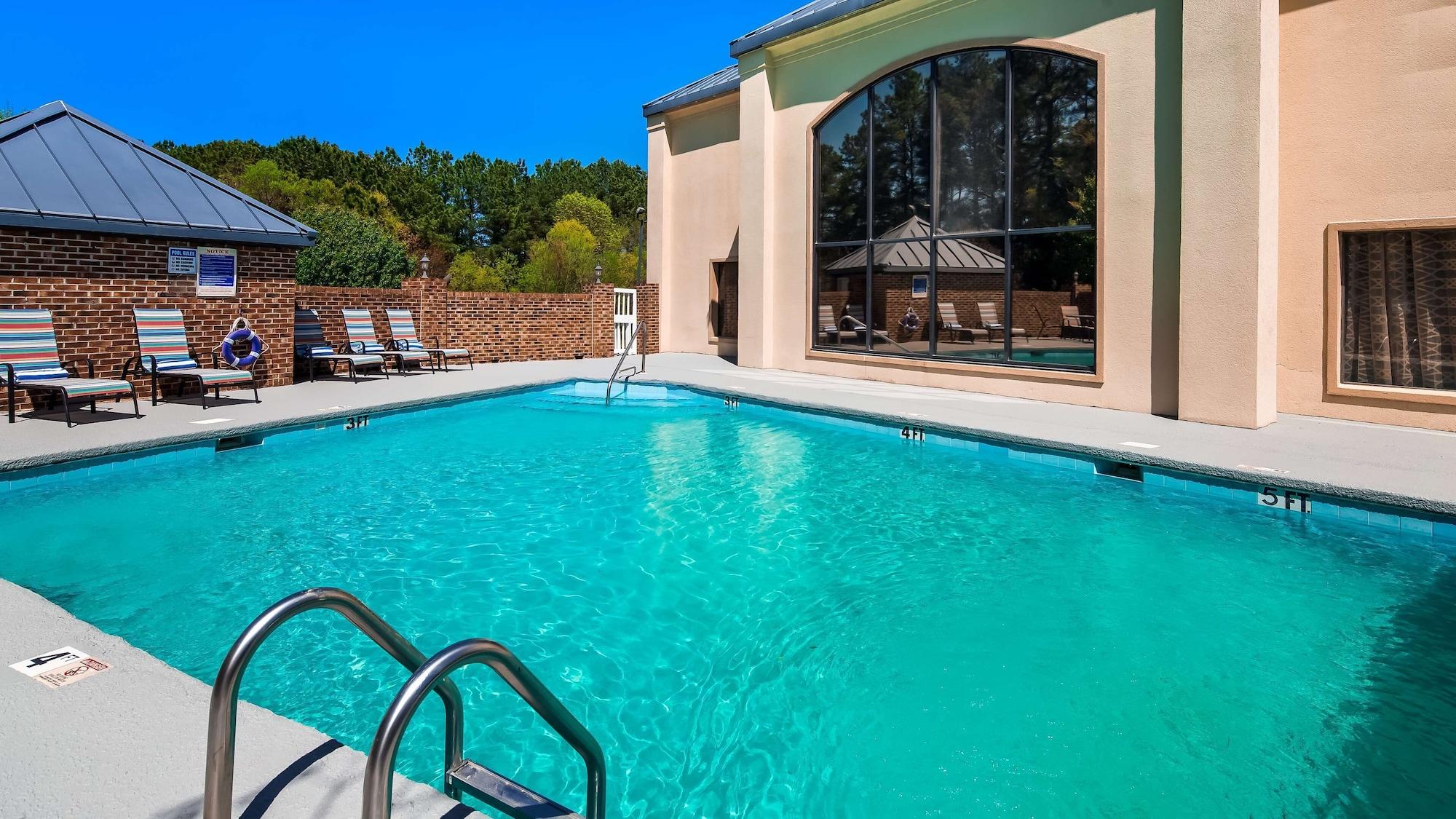 Vista Piscina Best Western Butner Creedmoor Inn