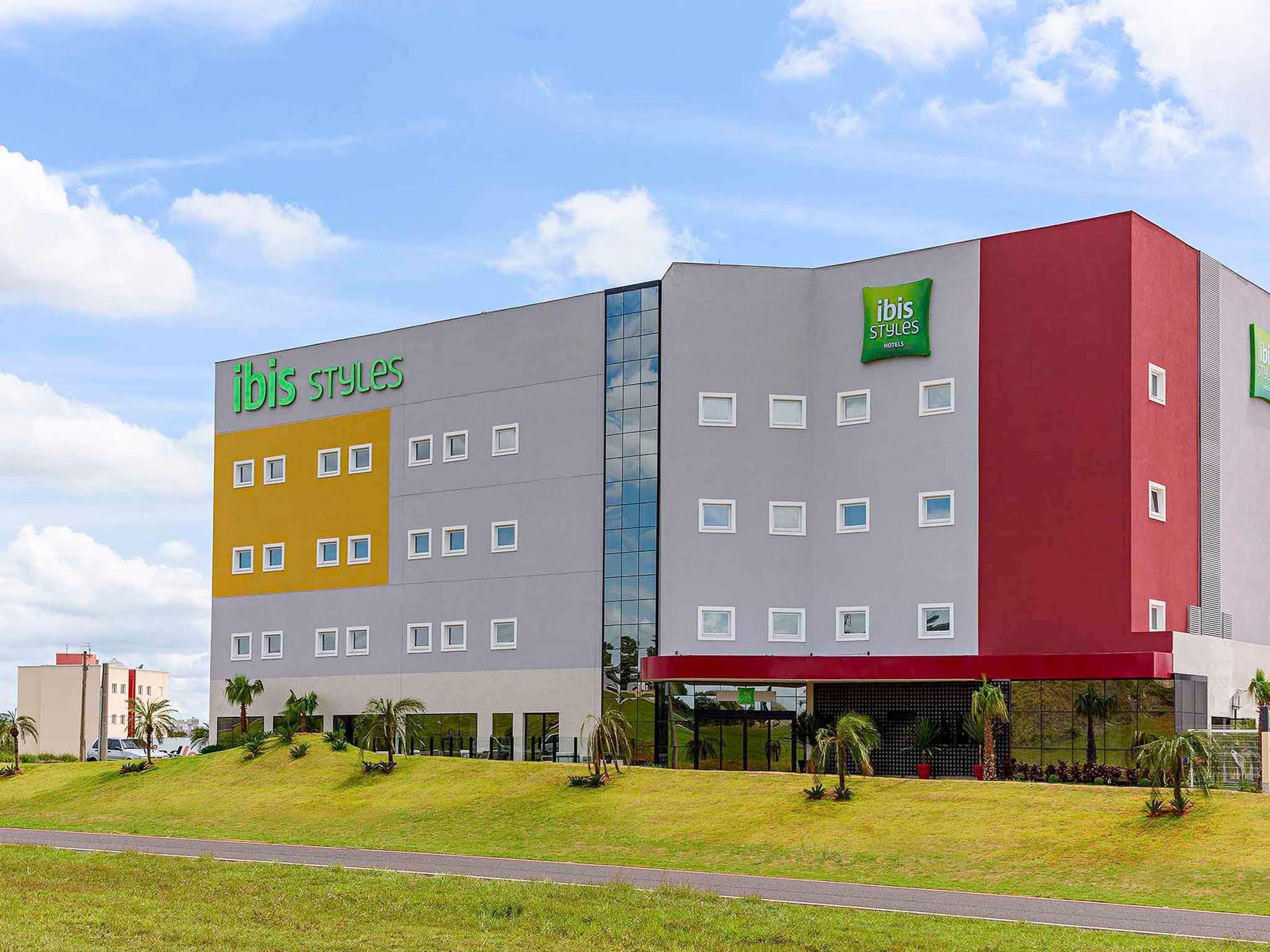 Vista Exterior ibis Styles Birigui