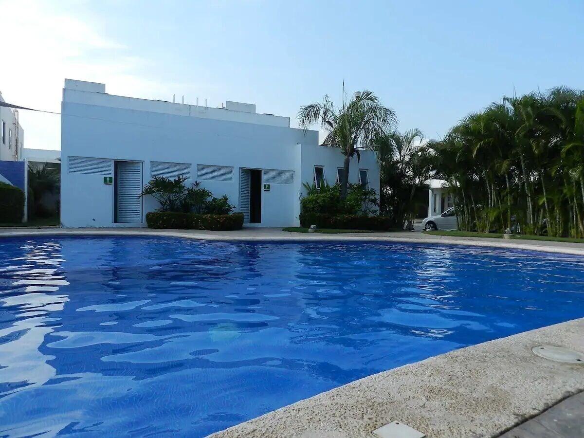 Vista Piscina CASA CEIBA by TRVL2HM