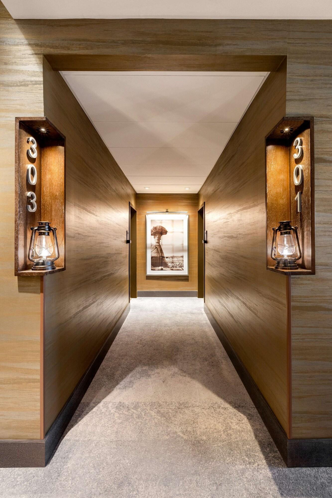 Vista Lobby Casitas At The Hoodoo Moab, Curio Collection By Hilton