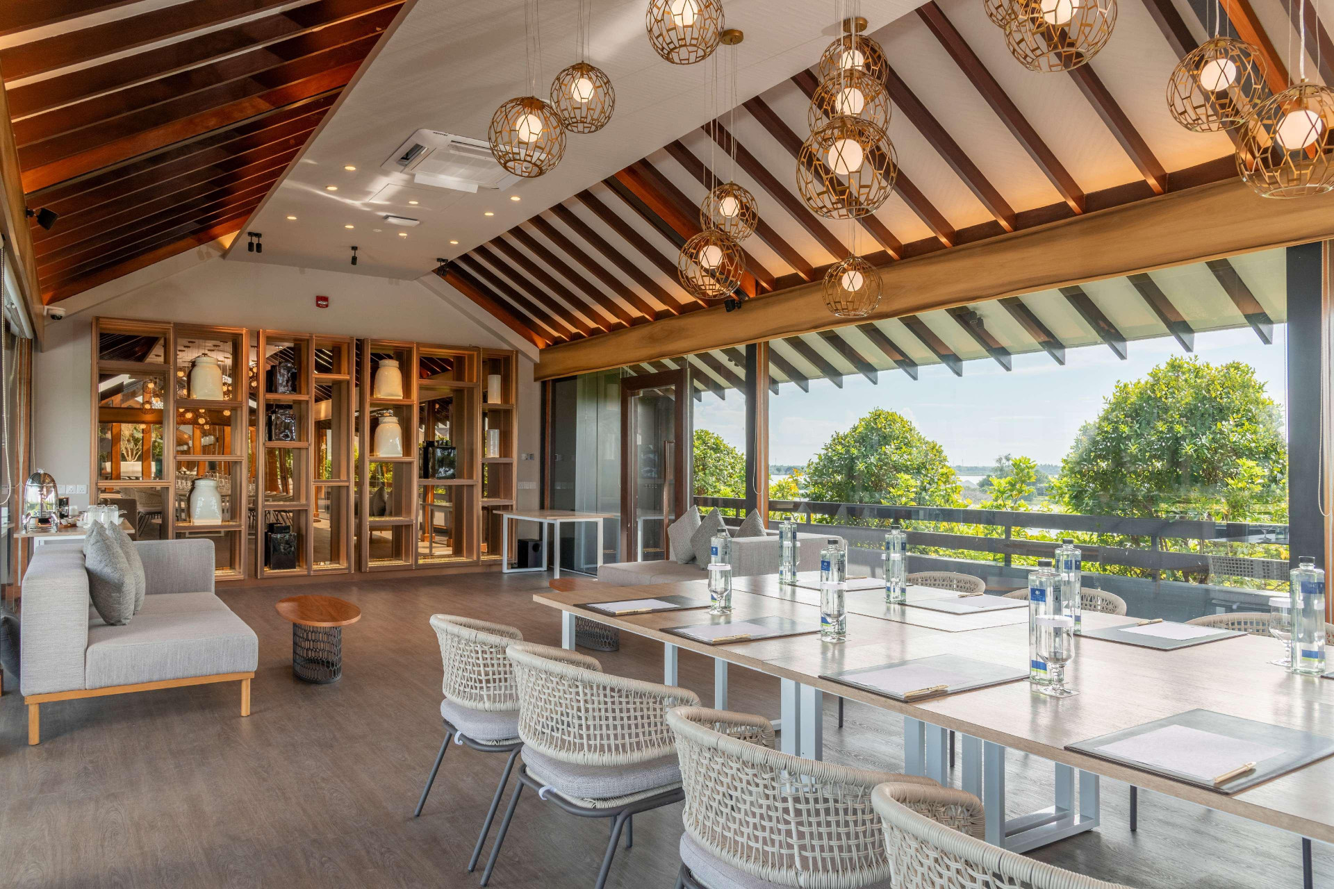 Bar/Salón DoubleTree by Hilton Weerawila Rajawarna Resort