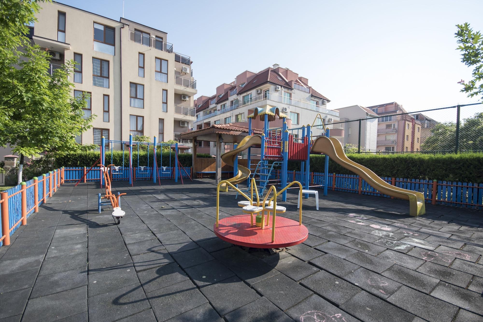 Instalaciones Recreativas Apollon Apartments