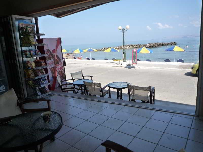 Bar/Salón Haris Apartments