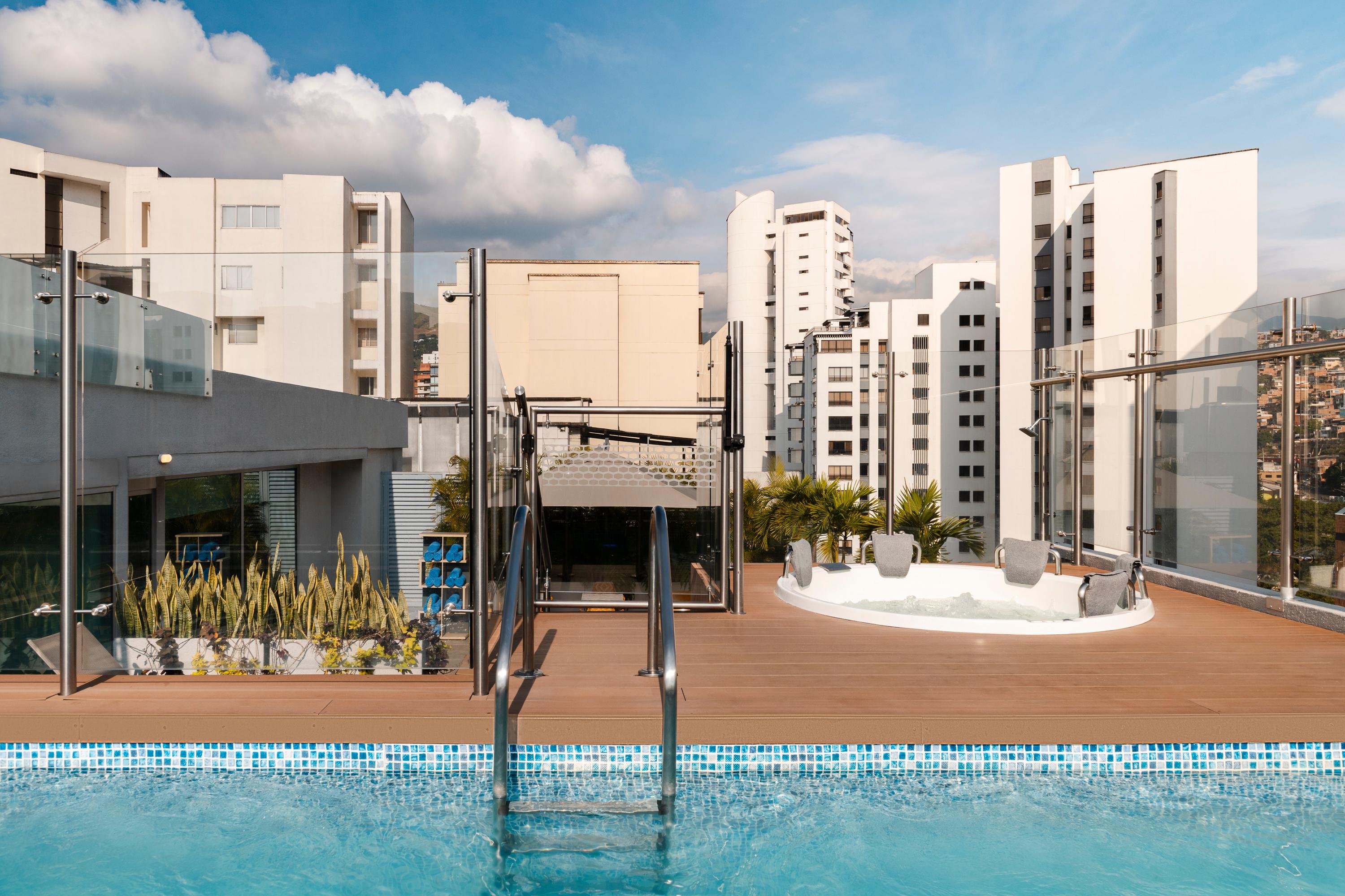 Vista Piscina Hampton By Hilton Cali