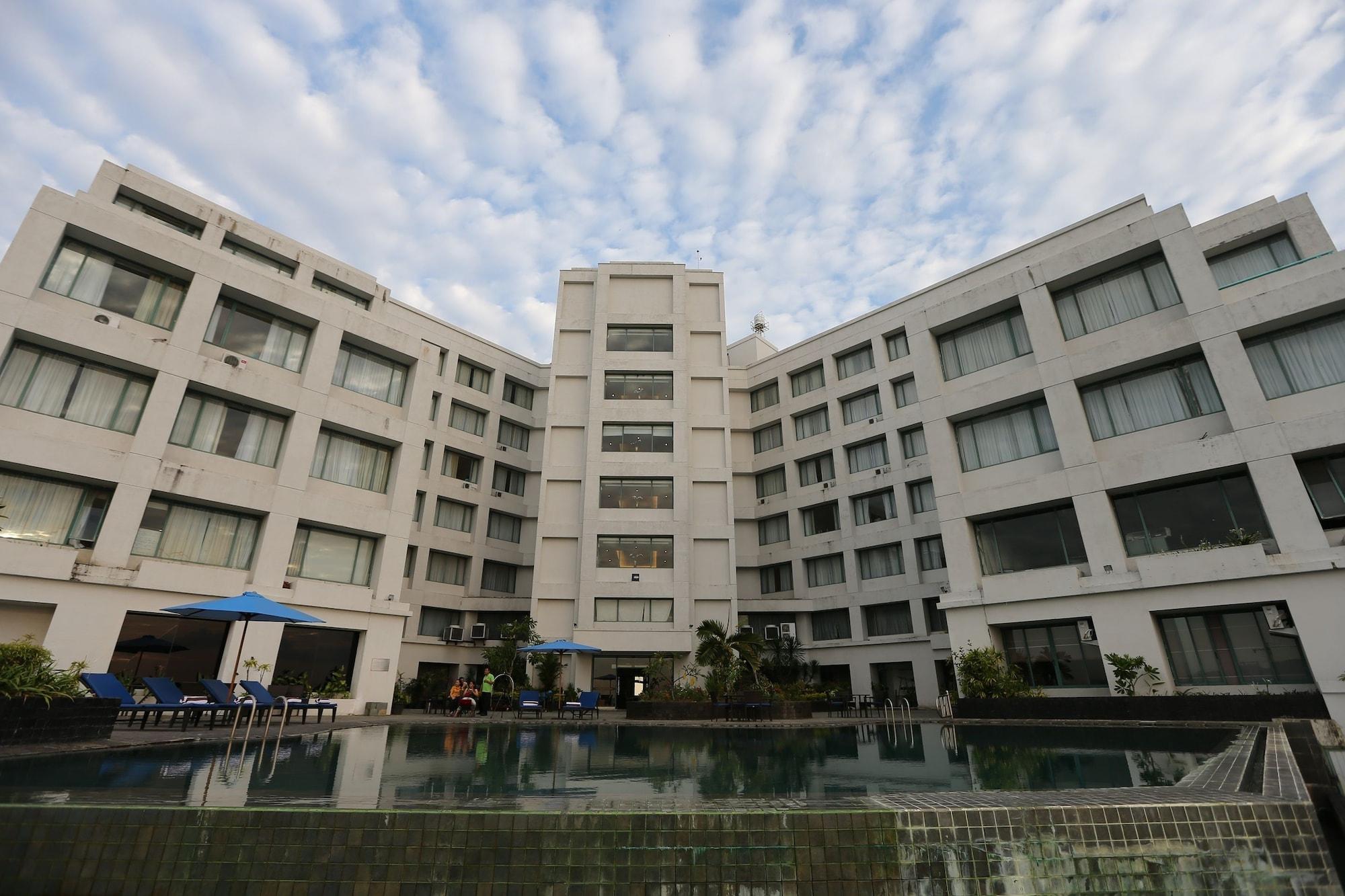 Vista Exterior Aryaduta Manado