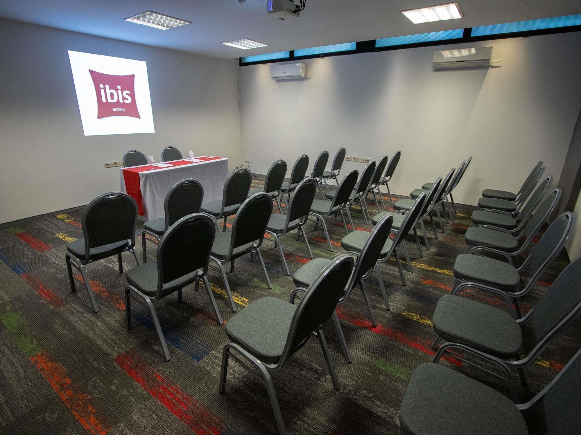 Sala de Reuniones Hotel ibis Montevideo Rambla