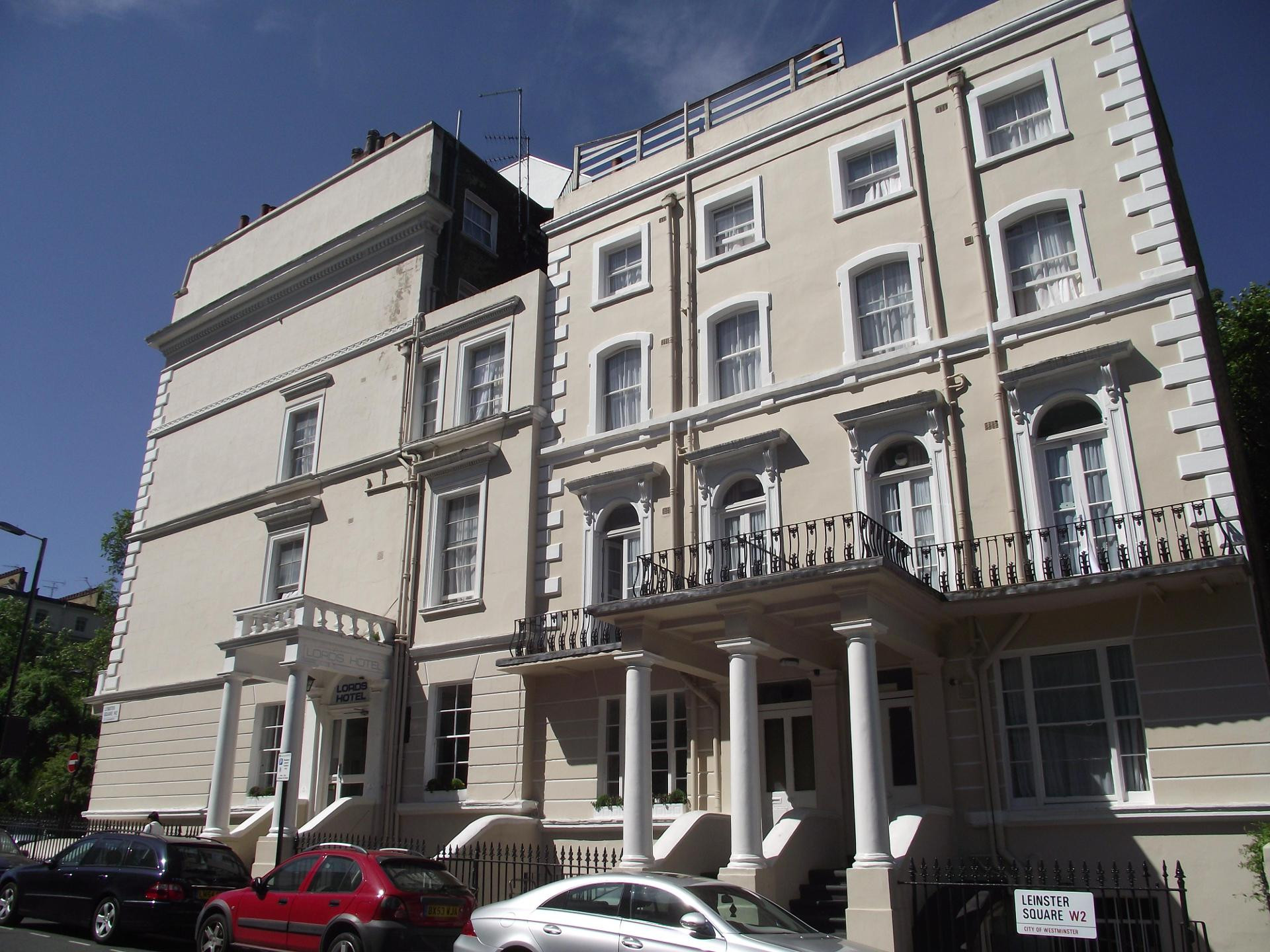 Vista Exterior Lords Hotel