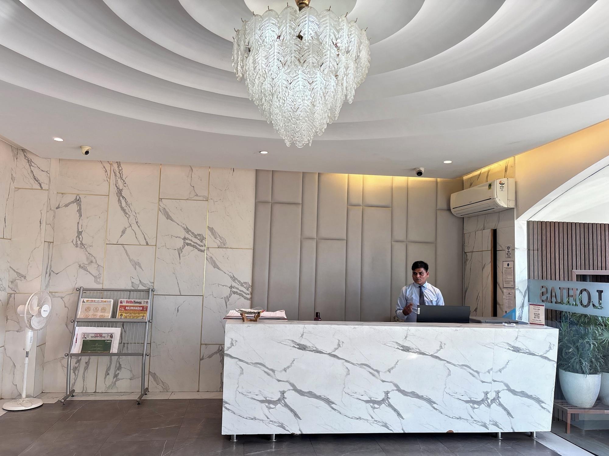 Vista Lobby Arch The Lohias