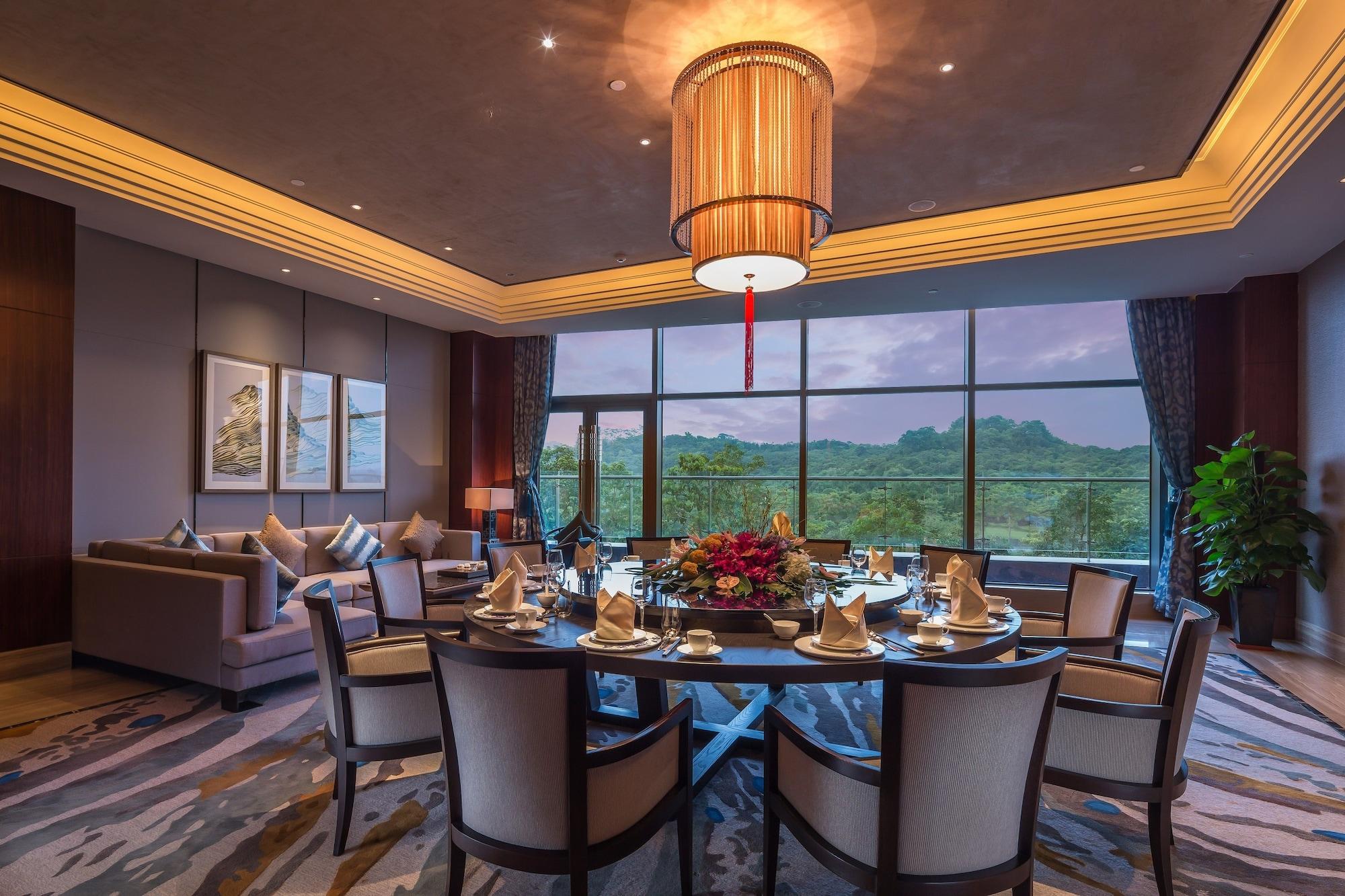 Restaurant DoubleTree by Hilton Guangzhou Science City-Free Shuttle Bus Service During Canton Fair Period