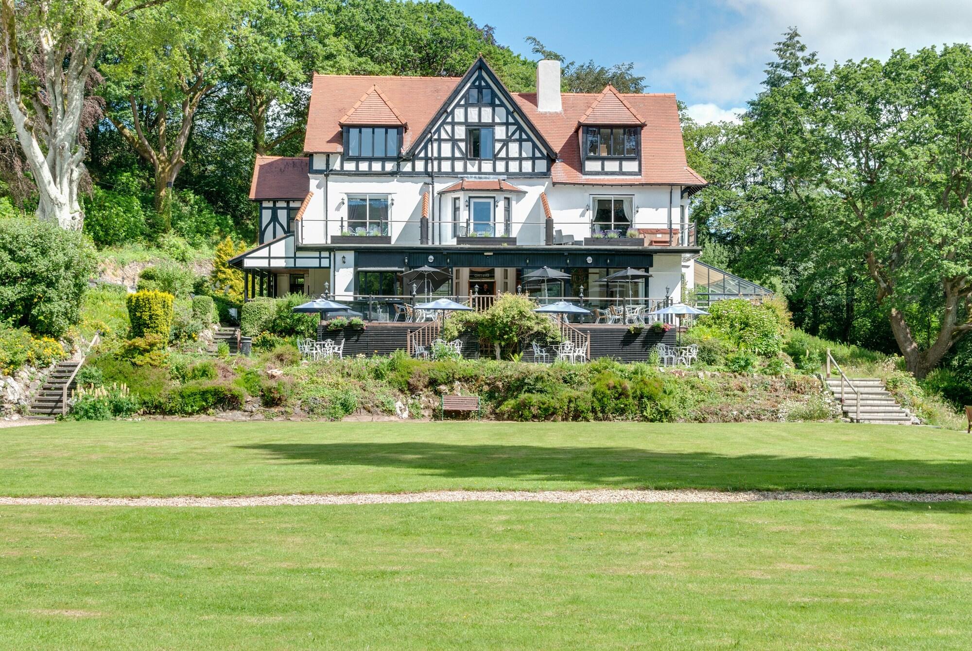 Varios Craig-y-Dderwen Riverside Hotel