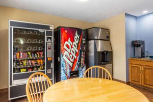 Alojamiento - Royal Inn & Suites