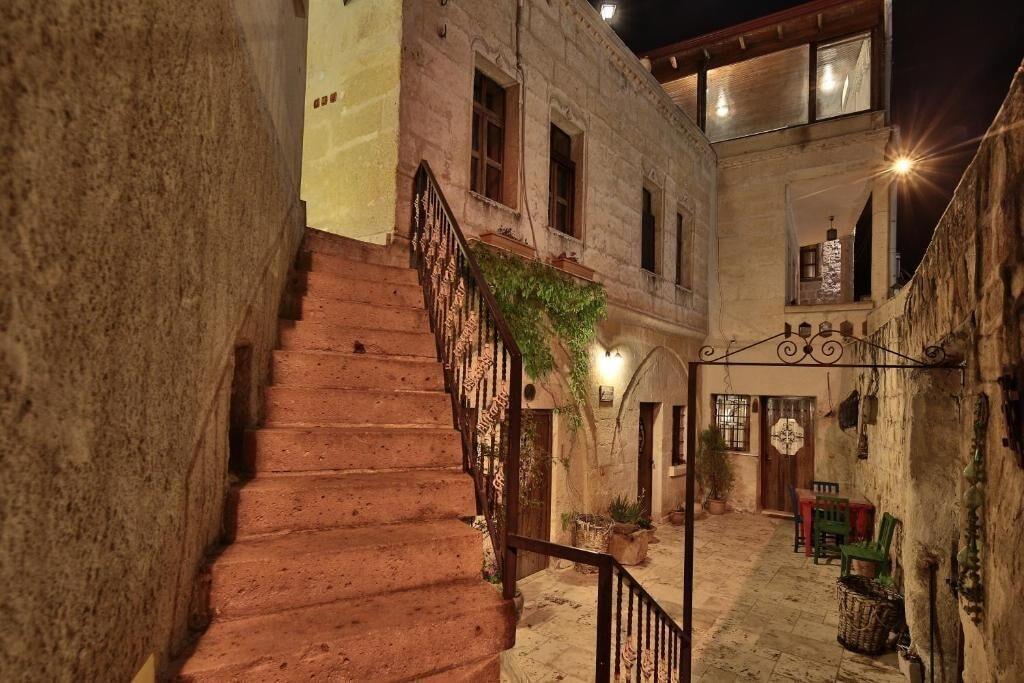 Vista Exterior center cave house