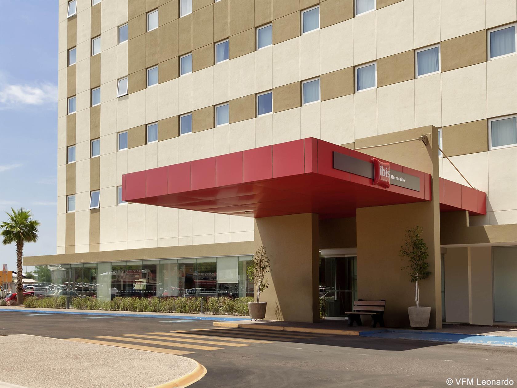 Vista Exterior ibis Hermosillo
