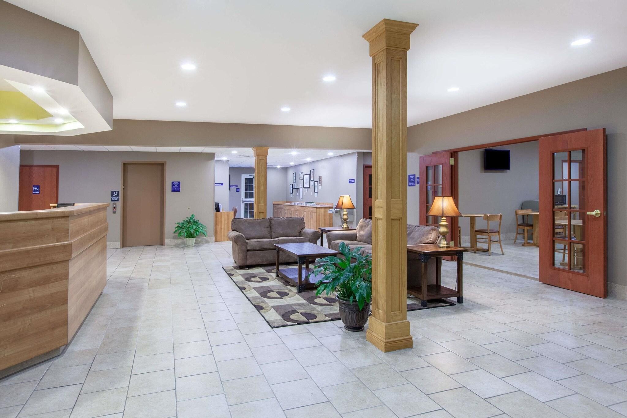 Vista Lobby Microtel Inn & Suites by Wyndham Johnstown