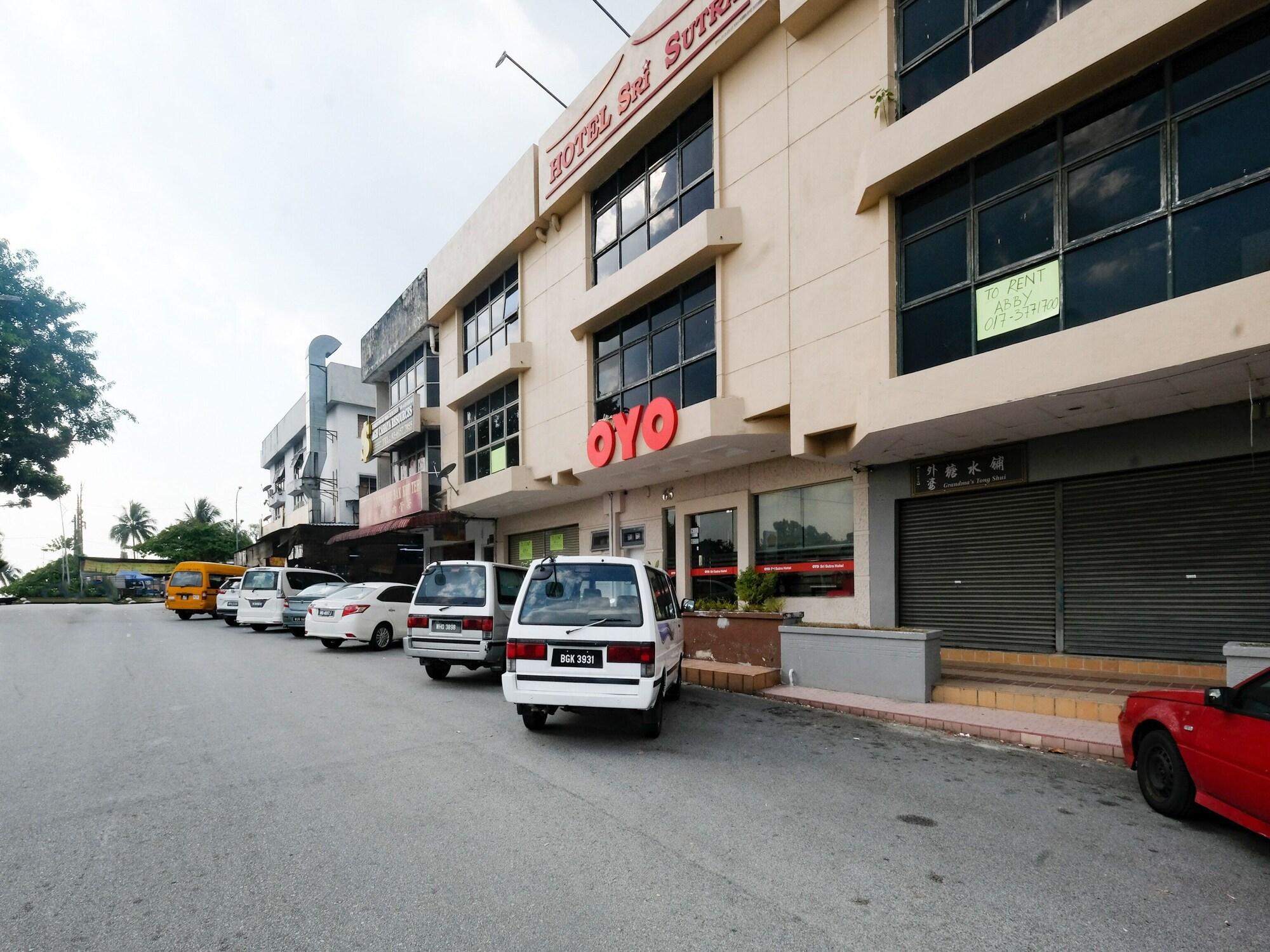 Vista Exterior OYO 89968 Sri Sutra Hotel