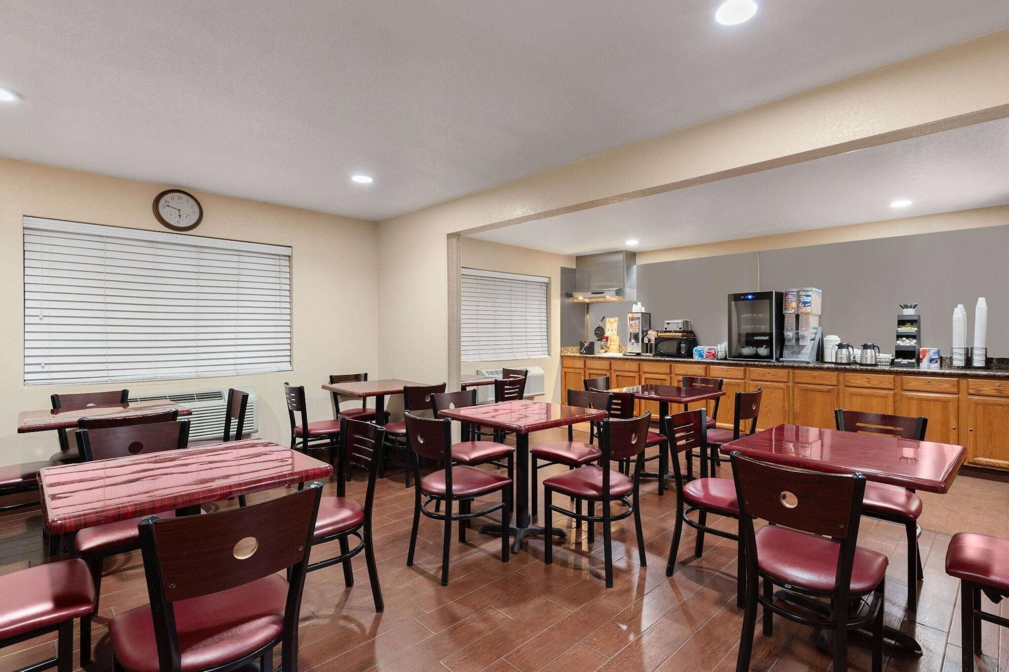 Restaurant Howard Johnson by Wyndham Williams