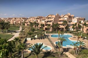 Alquiler Vacacional - Stunning 3-bed, 2-bath apartment with large balcony terrace & lake view