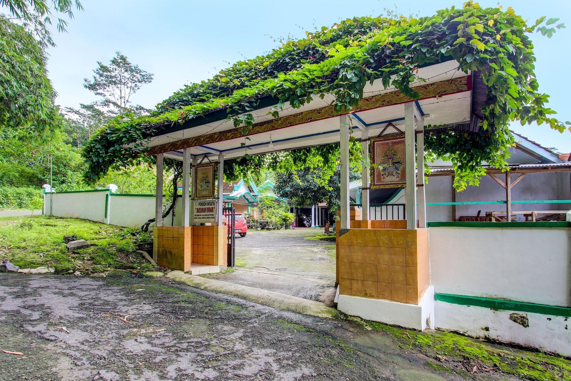 Varios OYO 92333 Bayanan Indah Guest House