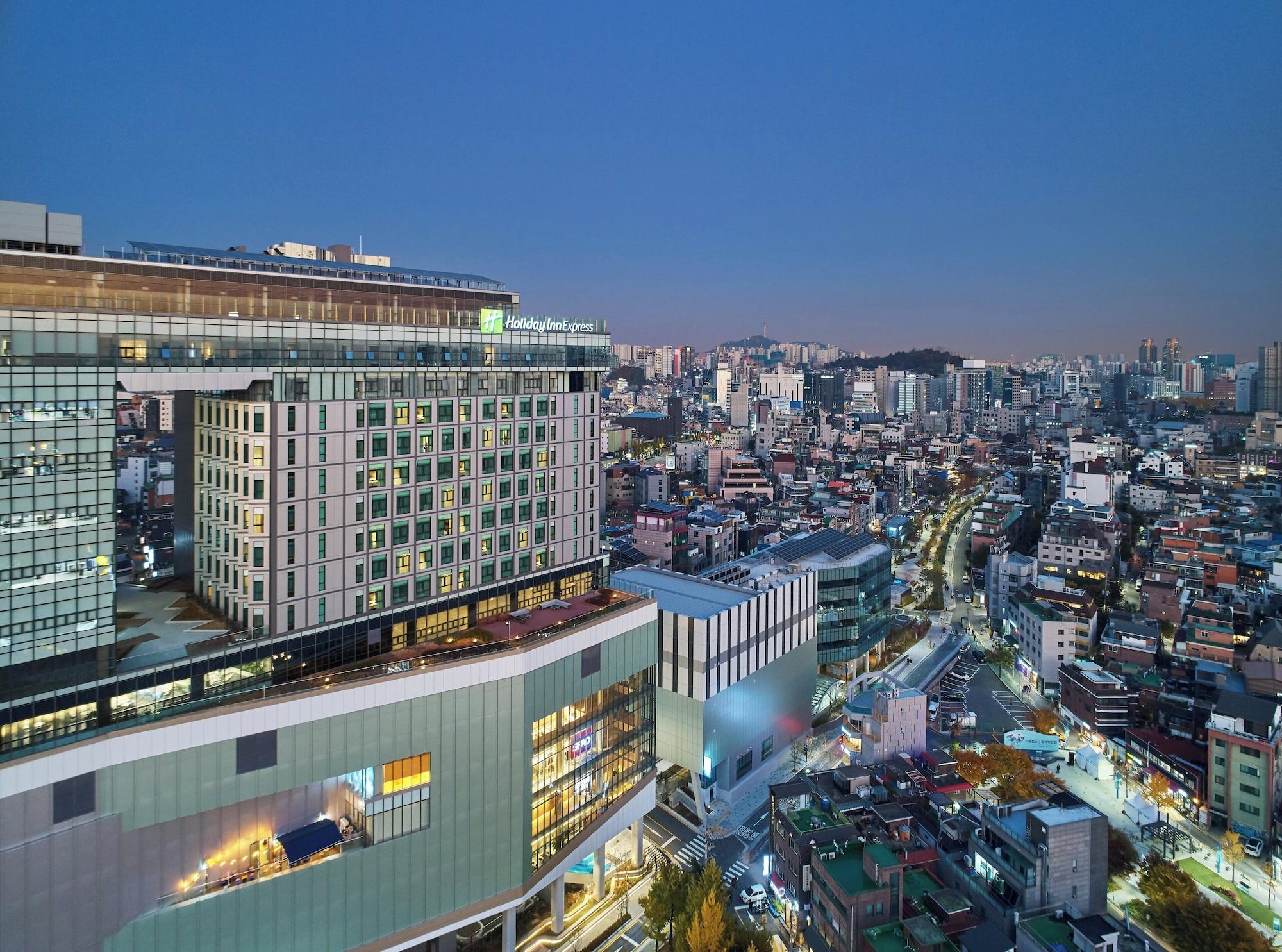 Vista Exterior Holiday Inn Express Seoul Hongdae by IHG