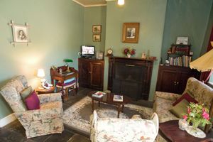 Alojamiento - Emma Tiver Heritage Cottage -restored Miner's Cottage - step back to circa 1856