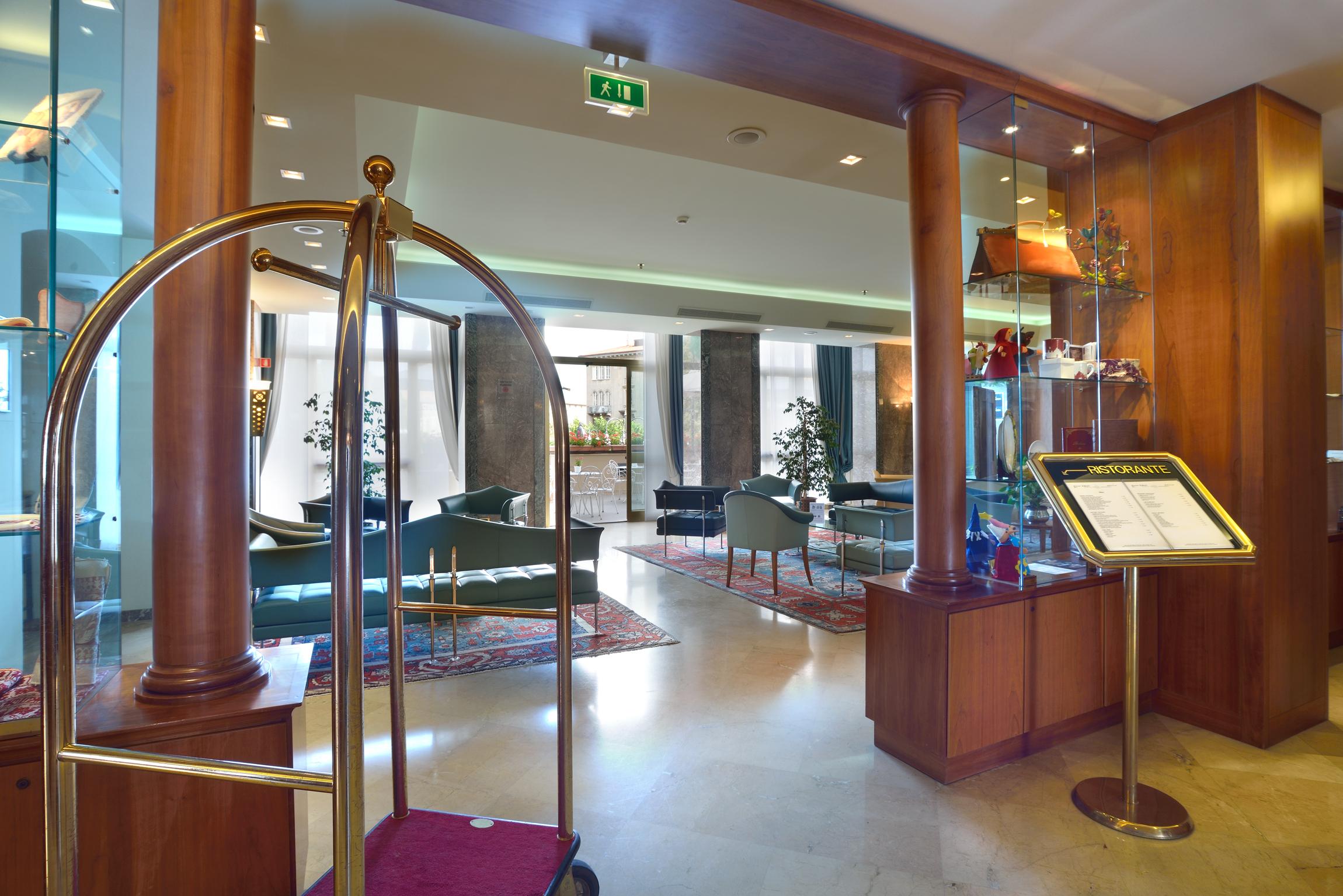 Vista Lobby Hotel Sangallo Palace