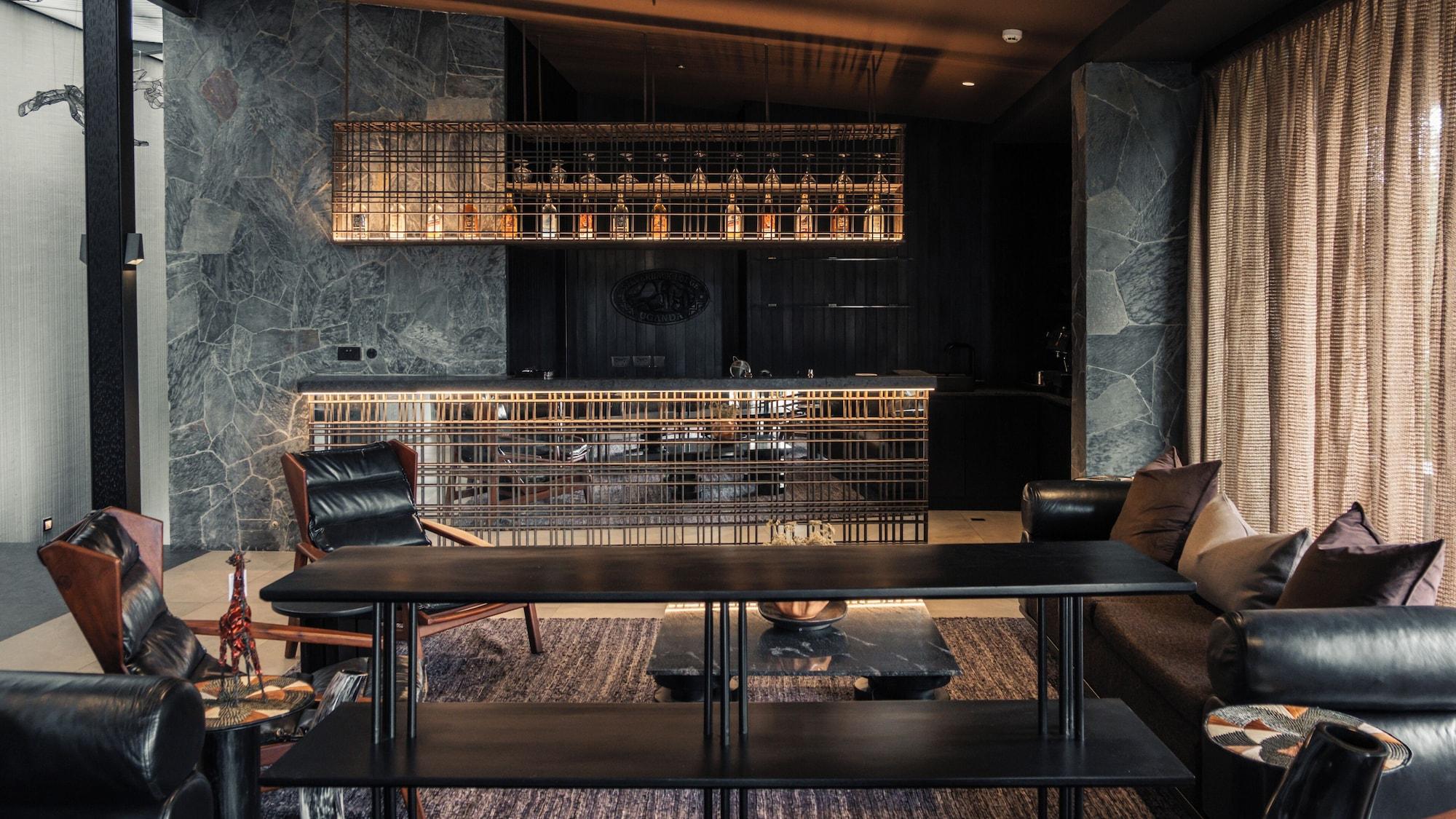 Bar/Salón Silverback Lodge