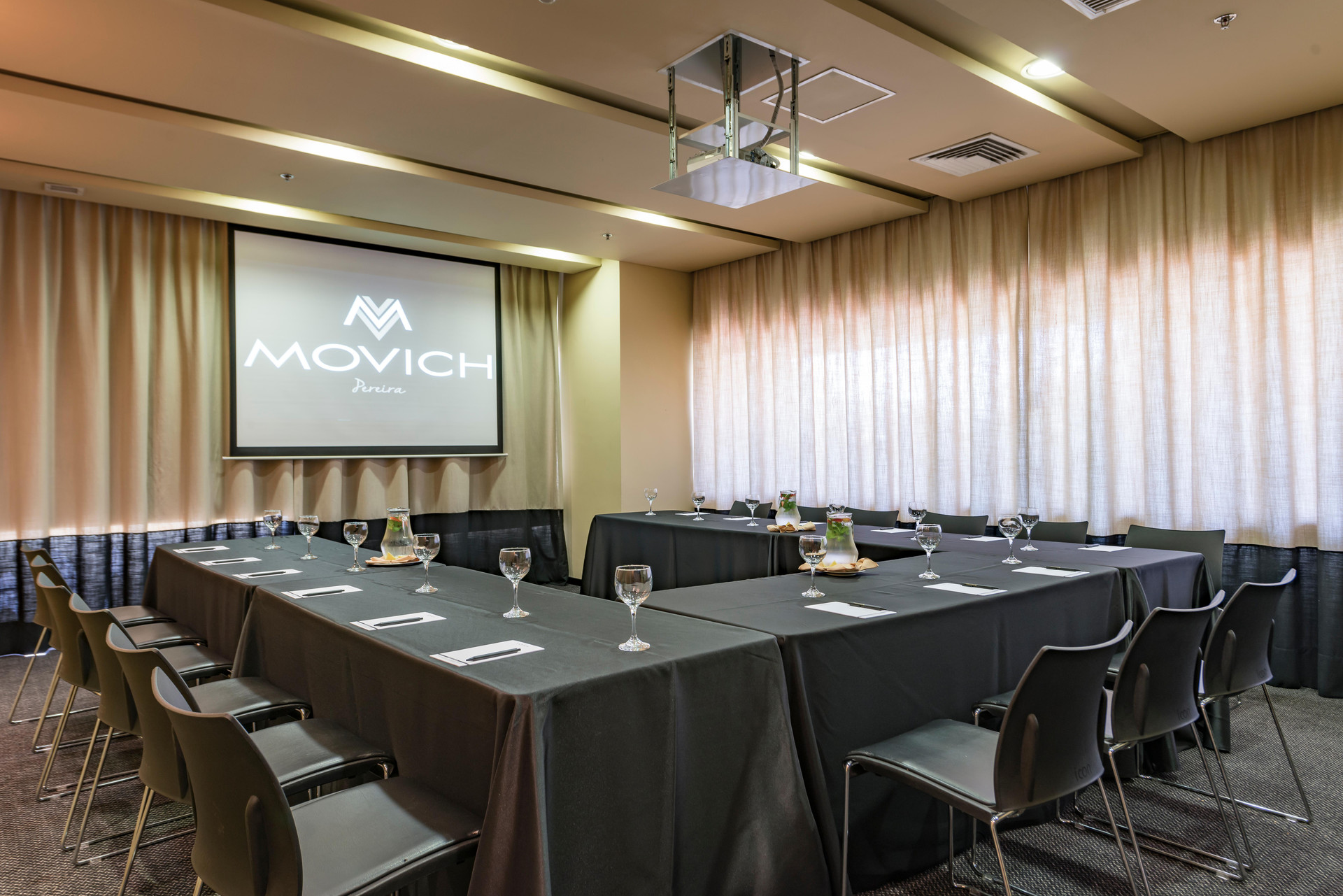 Sala de reuniões Movich Hotel de Pereira
