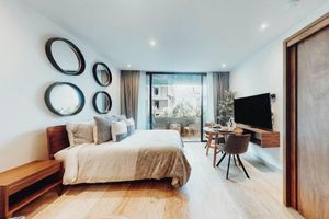 Renta temporal - Bright Condo: Rooftop Ocean Pool, Walk to Beach