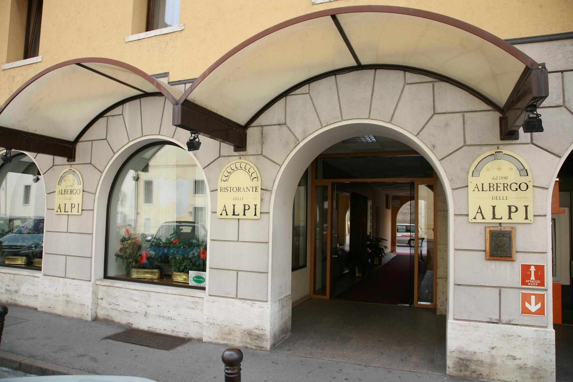 Vista Exterior Albergo Delle Alpi