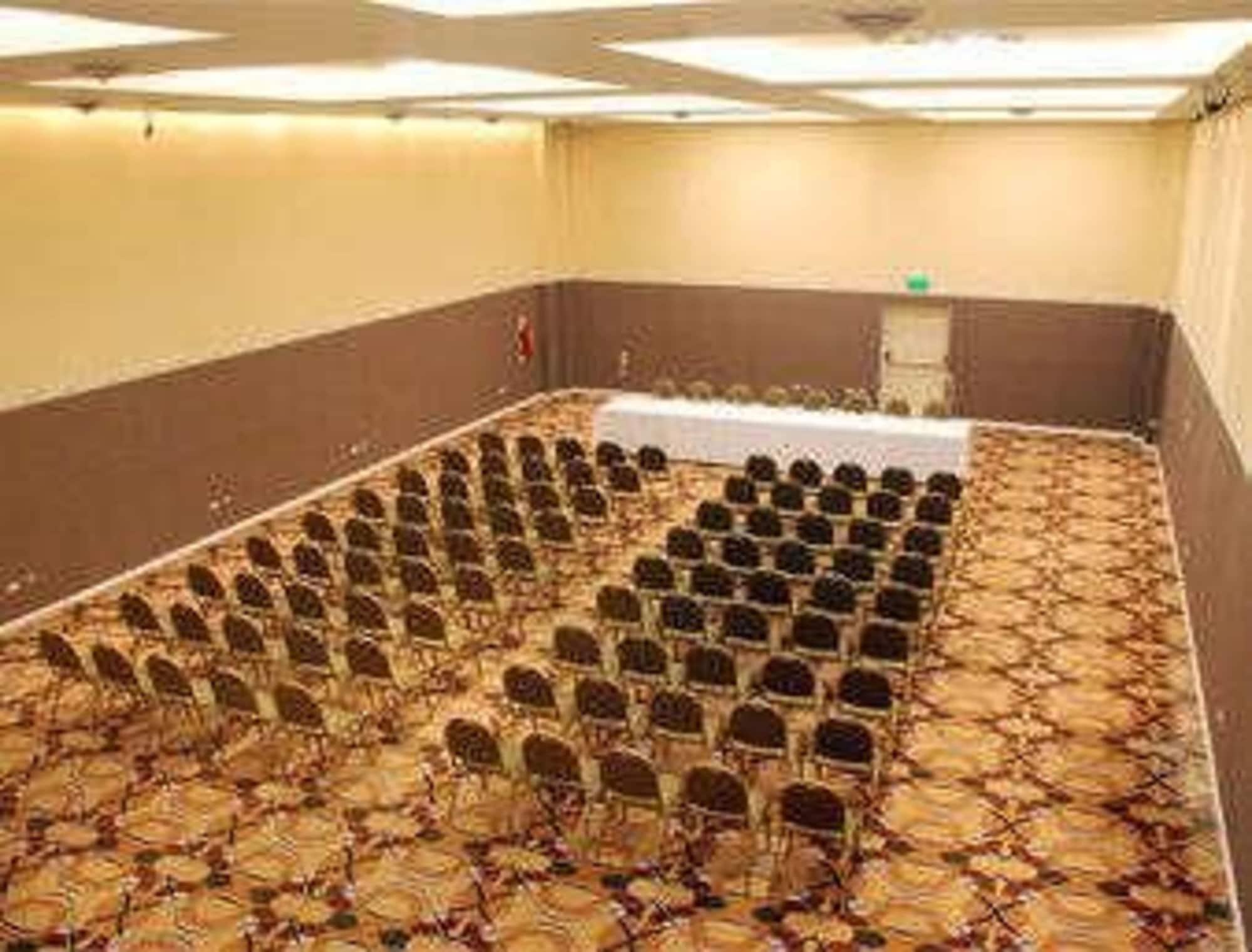 Sala de Reuniones Howard Johnson by Wyndham Villa Maria Casino