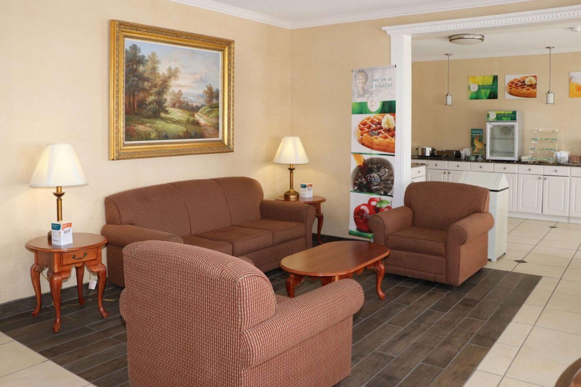 Vista Lobby Quality Inn East