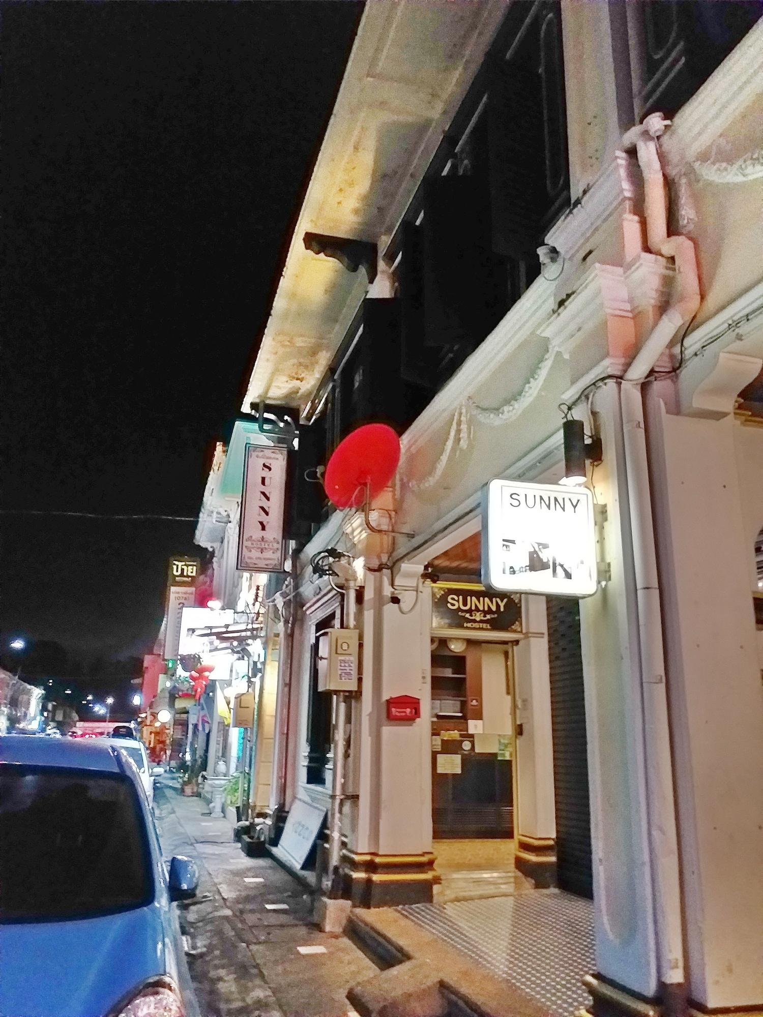Varios Sunny Hostel Phuket
