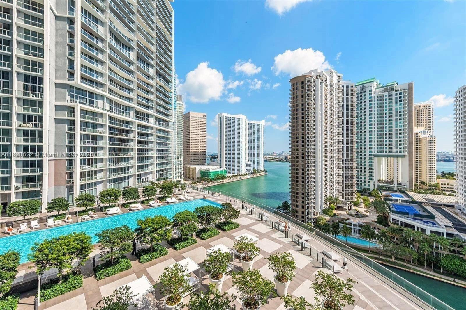 Vista Piscina Miami Brickell Condos