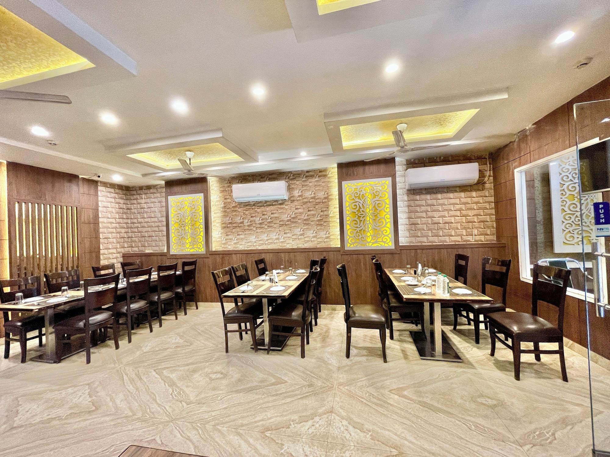 Restaurant Hotel Janaki - near Ghats & Temples