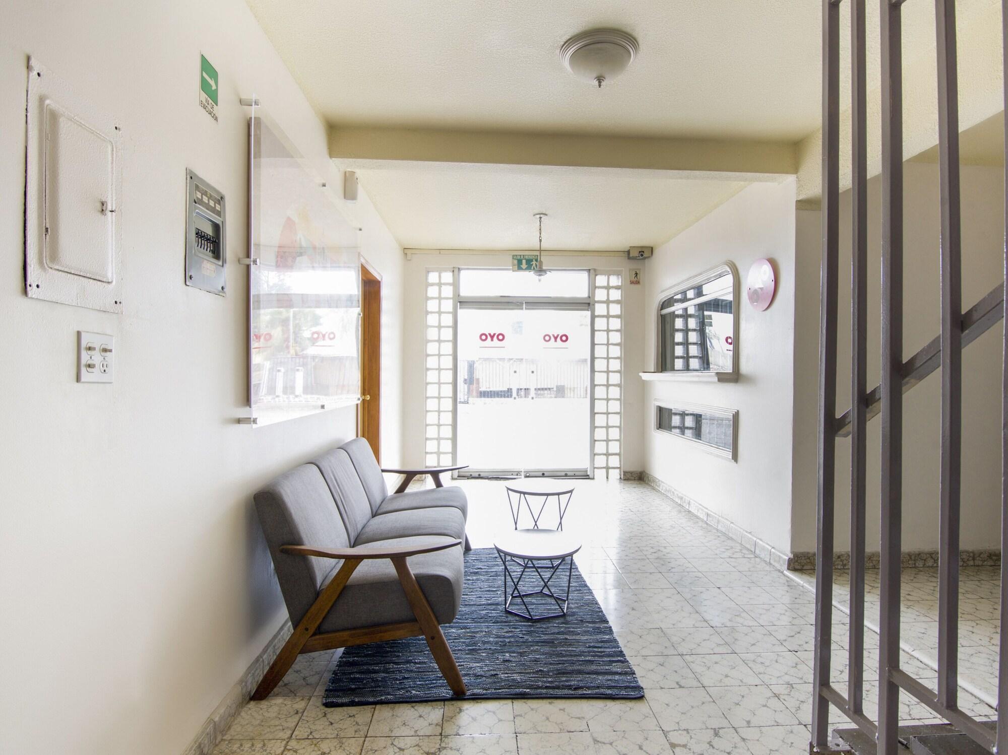 Vista Lobby OYO Hotel Don Juan