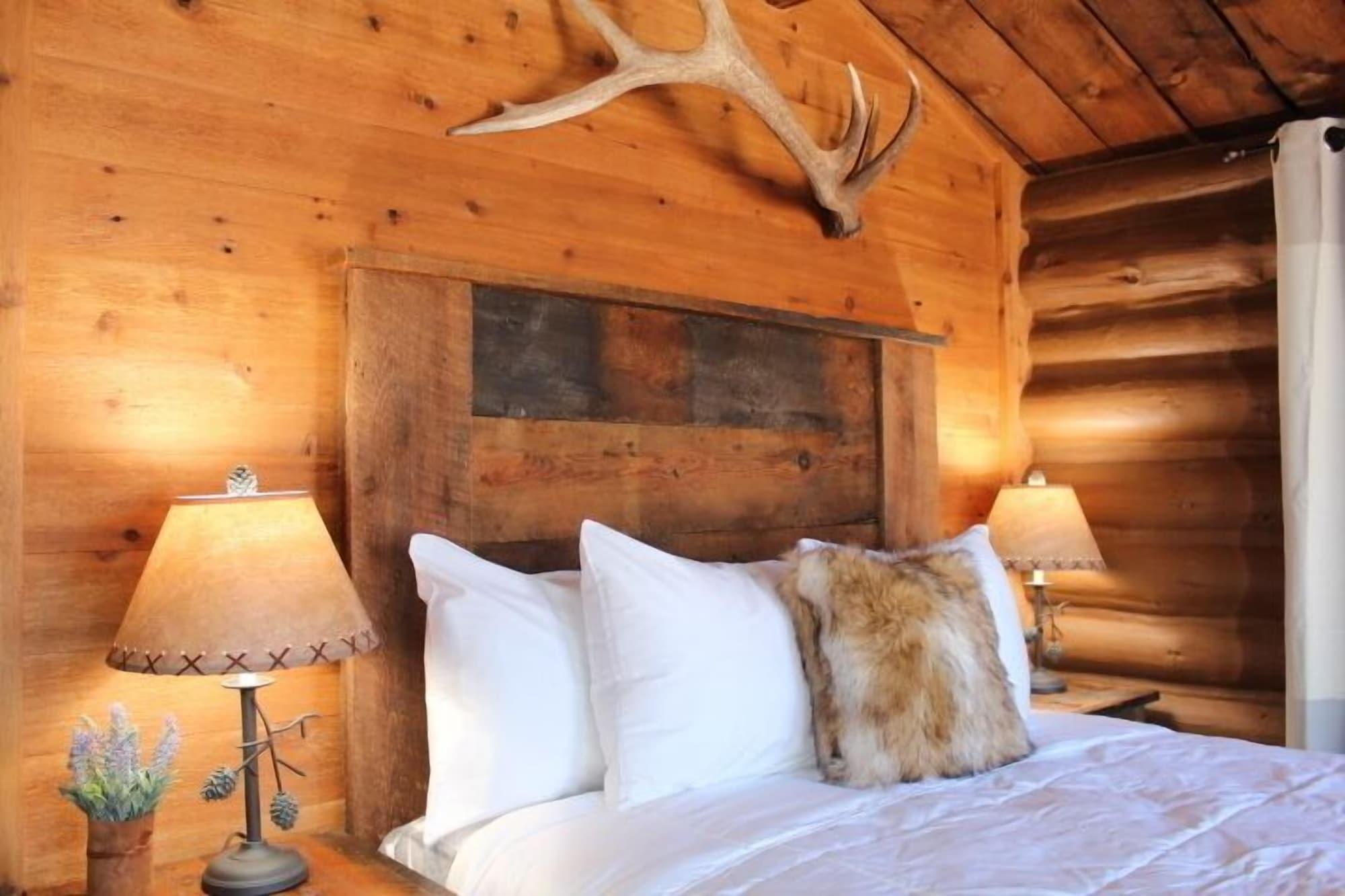 Varios Elkhorn Cabins And Inn