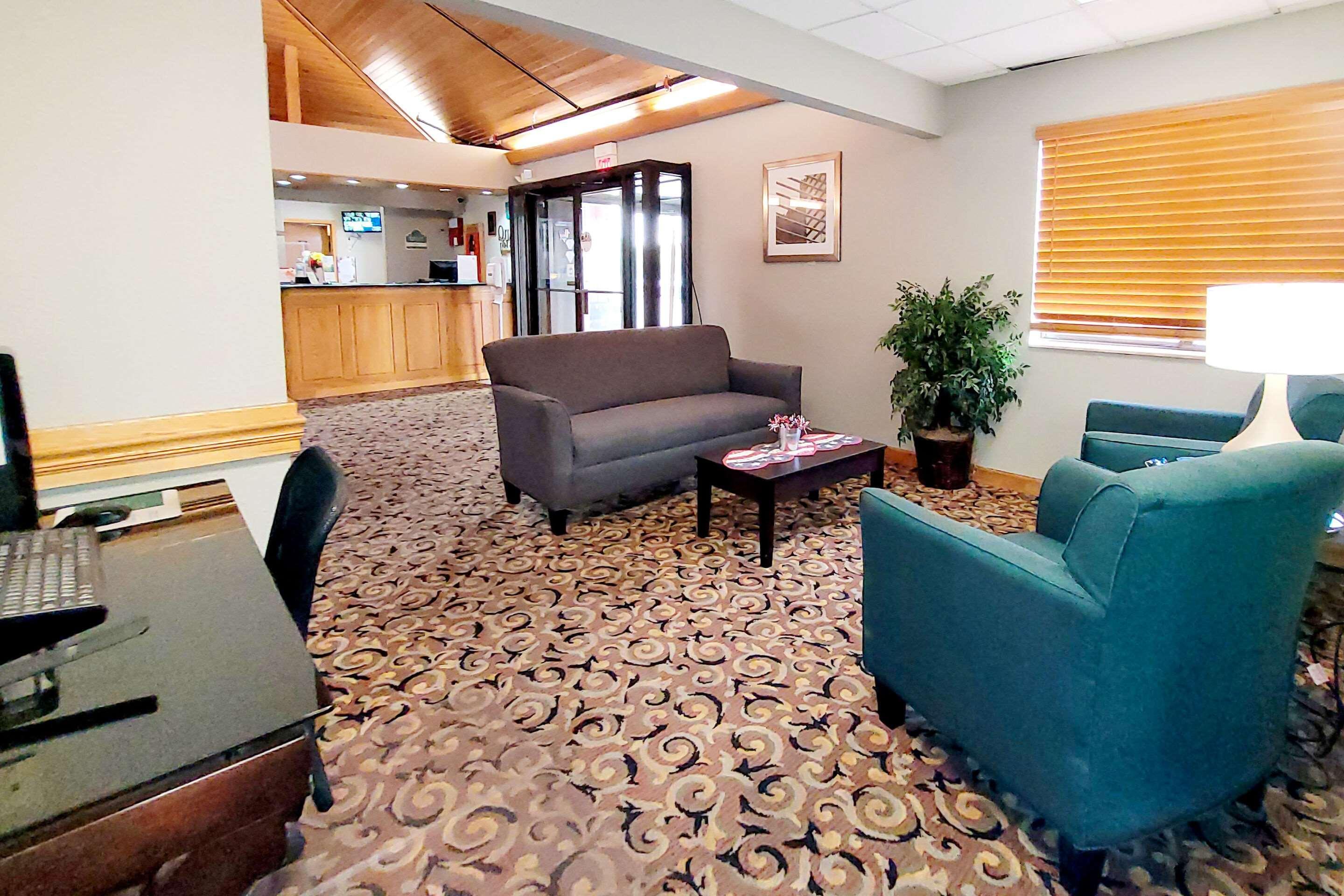 Vista Lobby Quality Inn And Suites