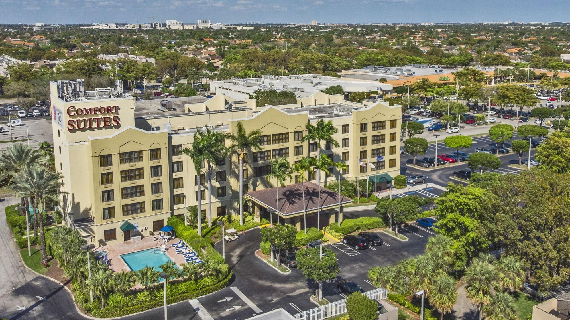 Vista Exterior Comfort Suites Miami - Kendall