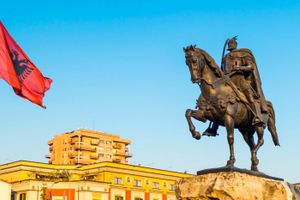 Actividad - Visita guiada por Tirana