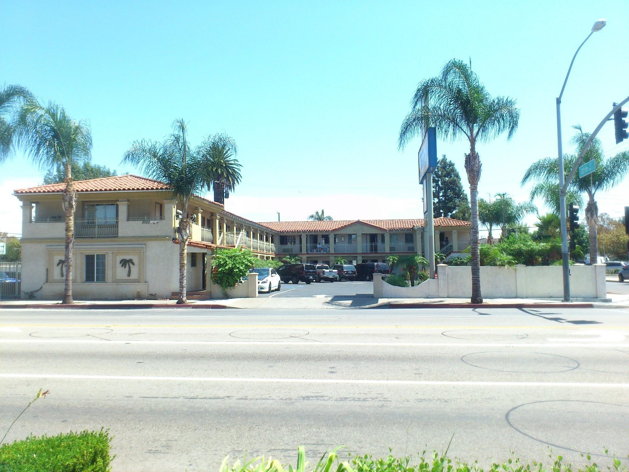 Varios Santa Ana Travel Inn