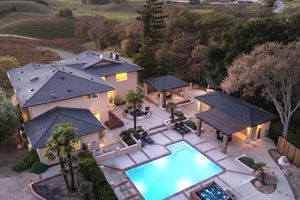Alquiler Vacacional - Sleeps 18, 2 Homes Vineyard Estate + Pool + Spa + Outdoor Dining Minutes to Templeton and Paso Robles