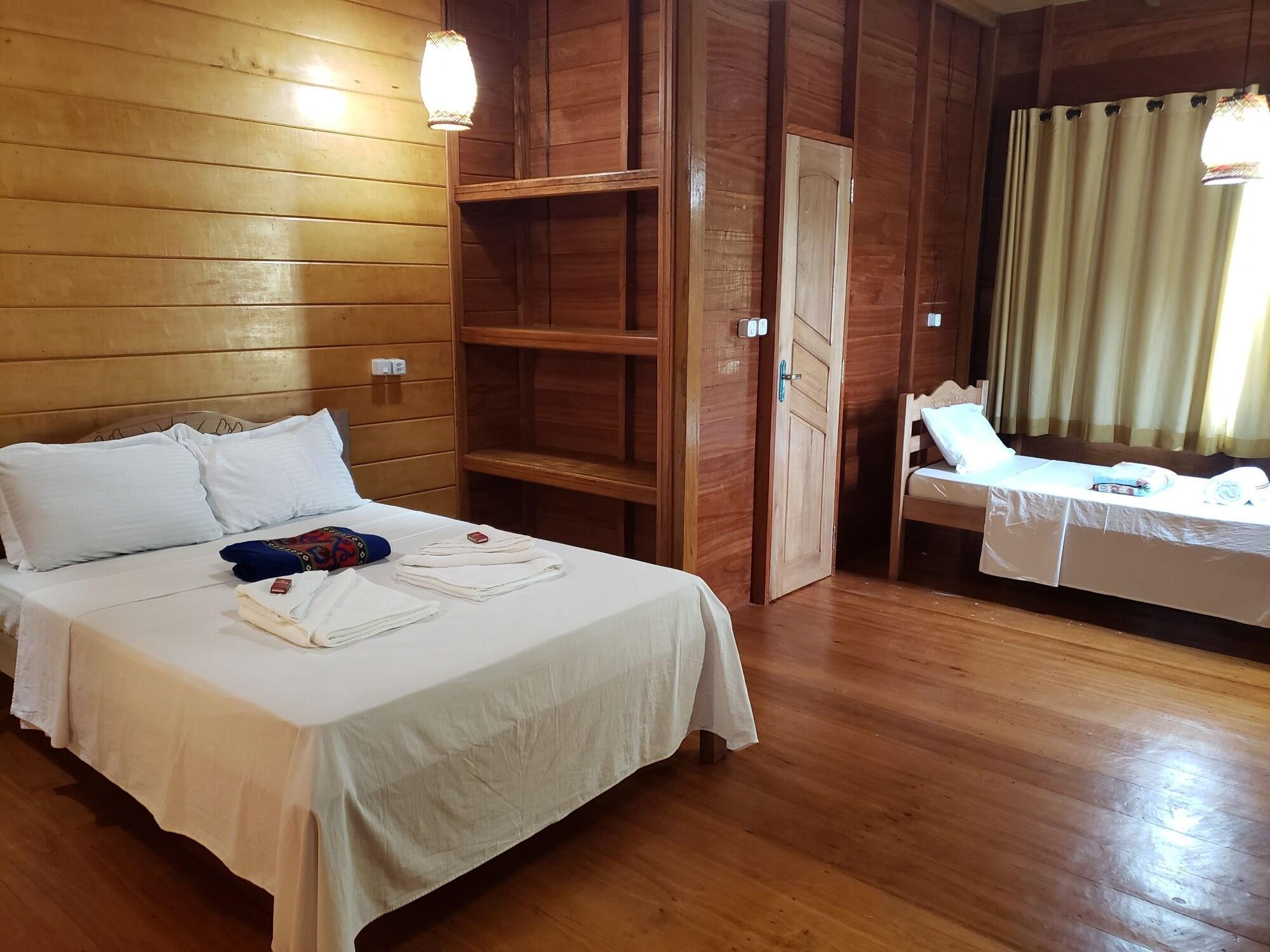 Vista Lobby Amazon EcoTourism Arowana Lodge