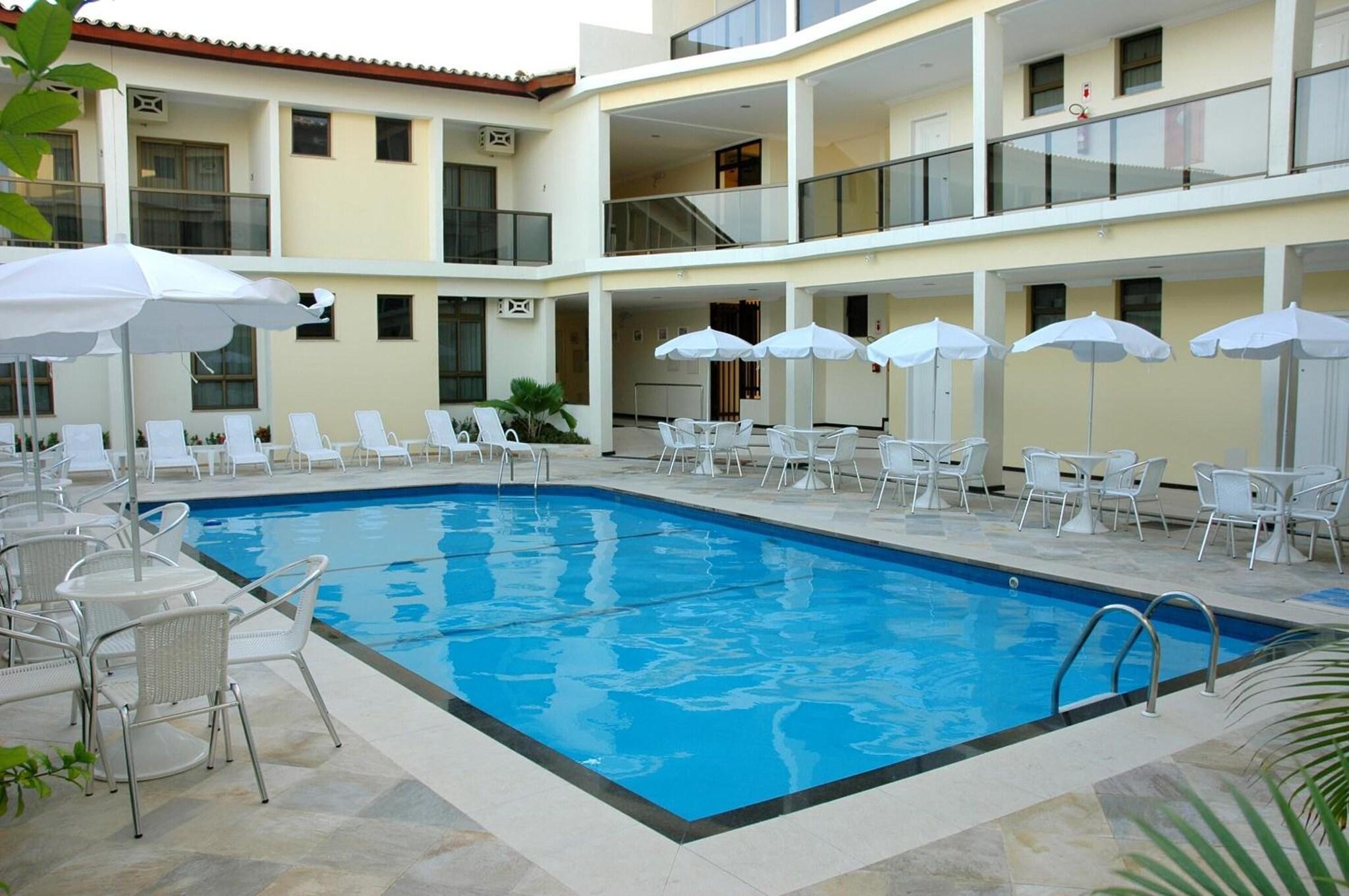 Vista da piscina San Manuel Praia Hotel