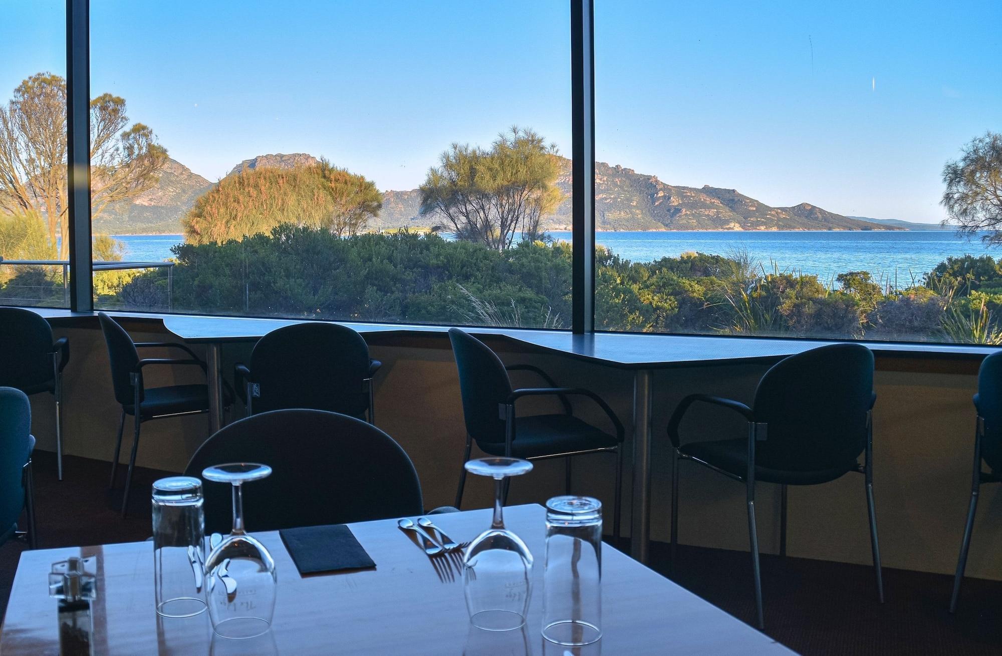 Restaurant Edge of the Bay
