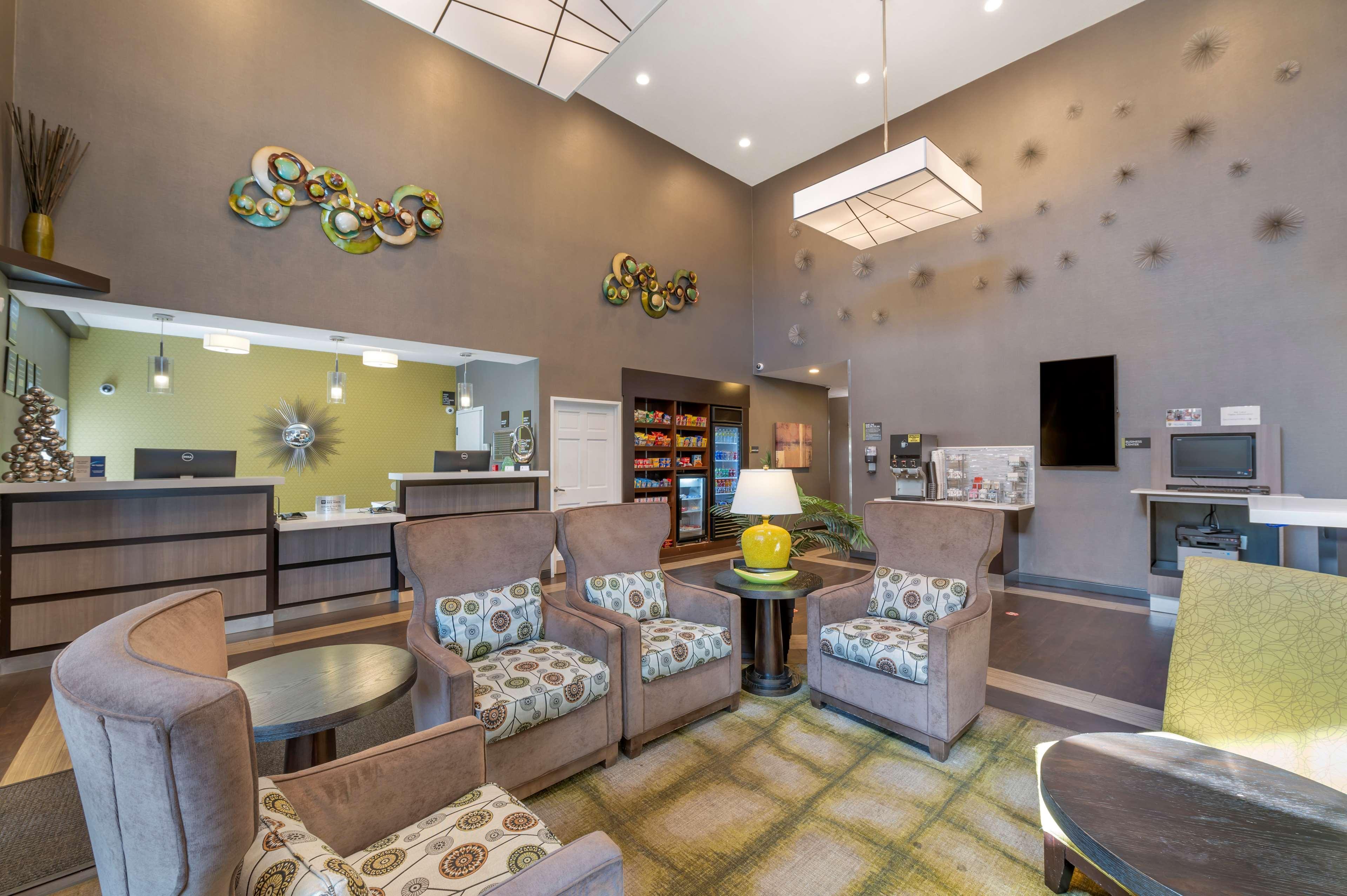 Vista Lobby Best Western Hilliard Inn & Suites
