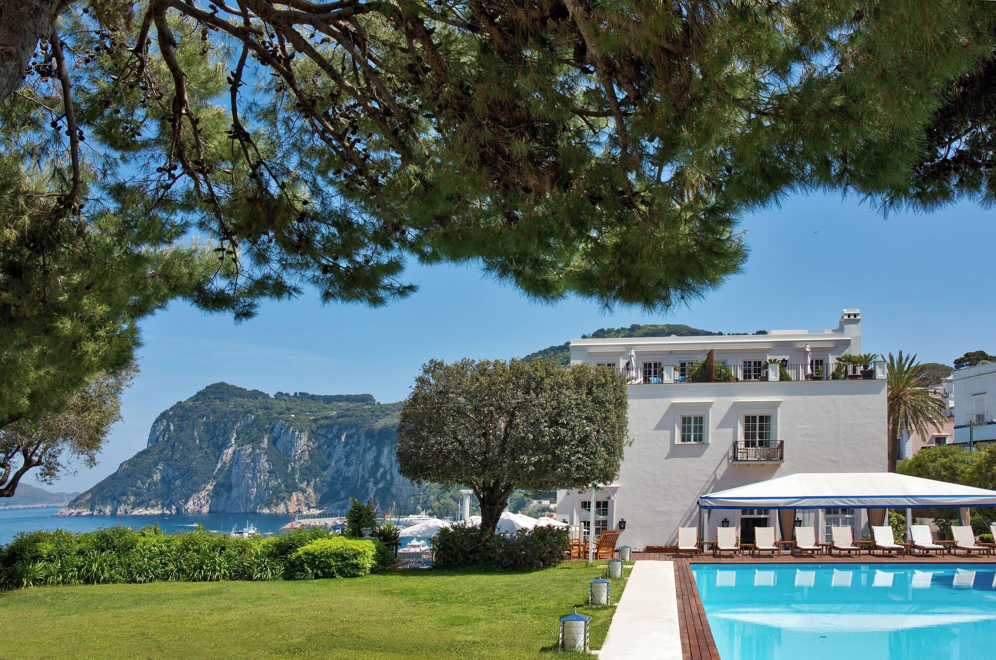 Varios J.K. Place Capri