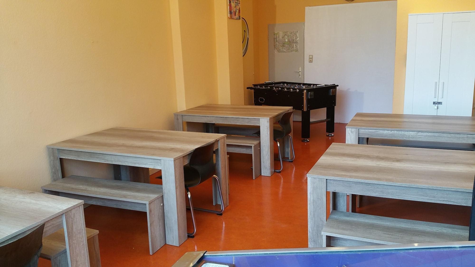Instalaciones Recreativas HappyGoLucky Hotel & Hostel