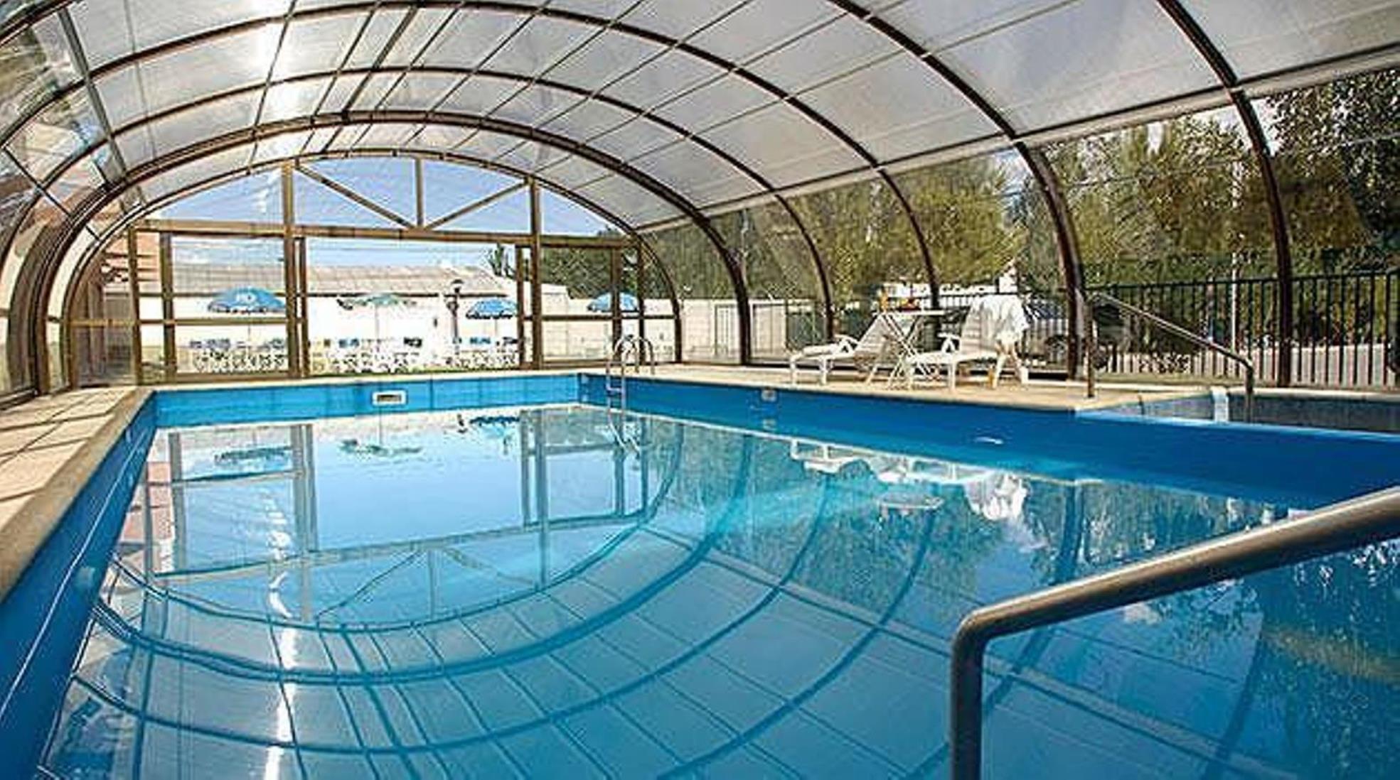 Vista Piscina Hotel Land Express Neuquén
