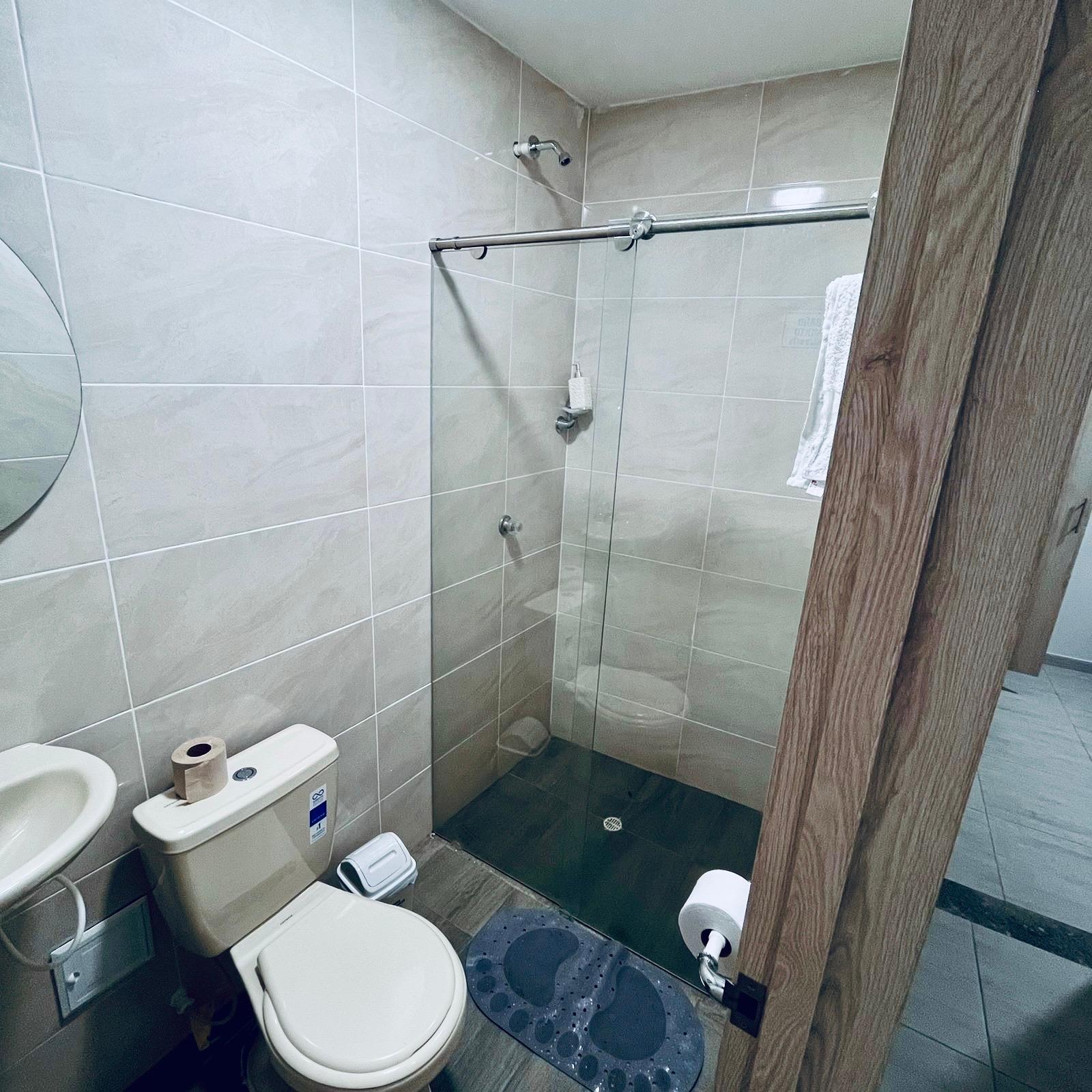 Baño Apto Nuevo en La Pola I Cerca a la Gobernación